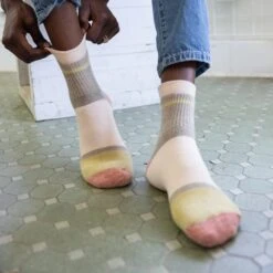 Darn Tough Women's Shorty Heavyweight Lifestyle Socks 8 Darn Tough Women's Shorty Heavyweight Lifestyle Socks -Outdoor Research Store 02 6117 DustyRose LS