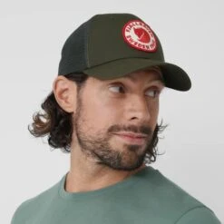 Fjallraven 1960 Logo Långtradarkeps Trucker Cap -Outdoor Research Store Fjallraven 1960 Logo L ngtradarkeps Trucker Cap Model Front On Tilt