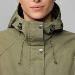 Fjallraven Women's Vardag Anorak -Outdoor Research Store Fjallraven Women s Vardag Anorak Model Close Up Neck