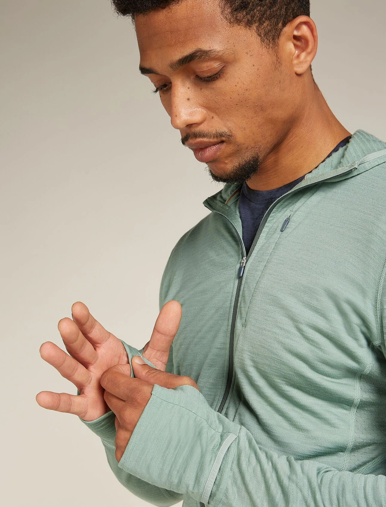 Icebreaker Men's Merino Blend 200 Realfleece™ Descender Long Sleeve Zip Hoodie - Image 6