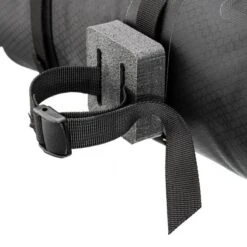 ORTLIEB Handlebar Packs 19 ORTLIEB Handlebar Packs -Outdoor Research Store ORTLIEB Handlebar Packs Black Detail 4