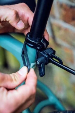 ORTLIEB Quick Rack 11 ORTLIEB Quick Rack -Outdoor Research Store ORTLIEB Quick Rack Lifestyle 3