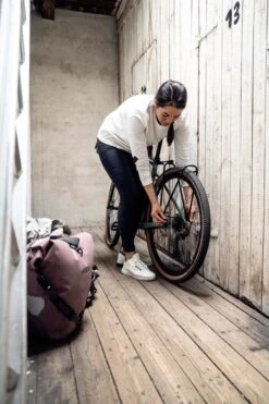 ORTLIEB Quick Rack Light -Outdoor Research Store ORTLIEB Quick Rack Light Lifestyle