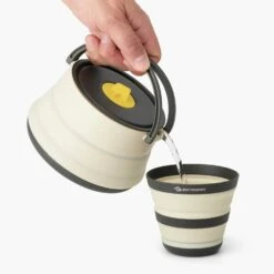 Sea To Summit Frontier Ultralight Collapsible Kettle -Outdoor Research Store Sea to Summit Frontier Ultralight Collapsible Kettle Pour