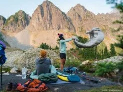 Therm-A-Rest Vesper UL -6°C Down Quilt Comfort Rating 0°C -Outdoor Research Store Therm A Rest Vesper UL 20 Quilt Lifestyle 2